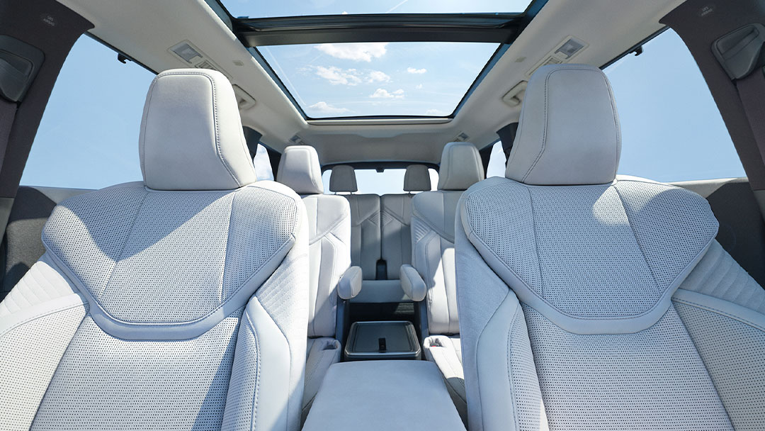 Lexus TZ interior